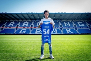 记者：巴萨有意签下18岁亨克青年队中卫，双方已接近达成协议